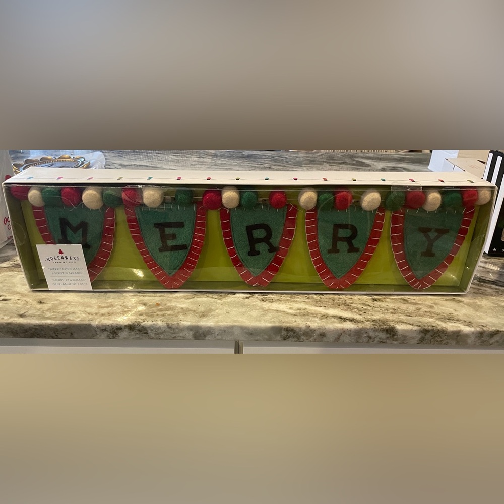 New in Box 6ft Queen West “Merry Christmas” Felt Garland